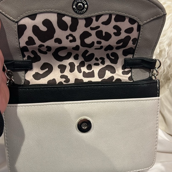 Grays & Black Bow Crossbody/clutch - Picture 6 of 11